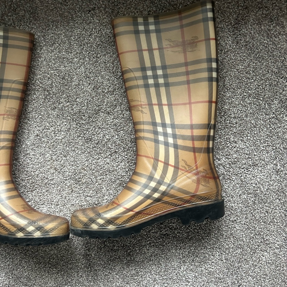 Burberry Beige Plaid Wellington Boots with Black Soles - Picture 8 of 8